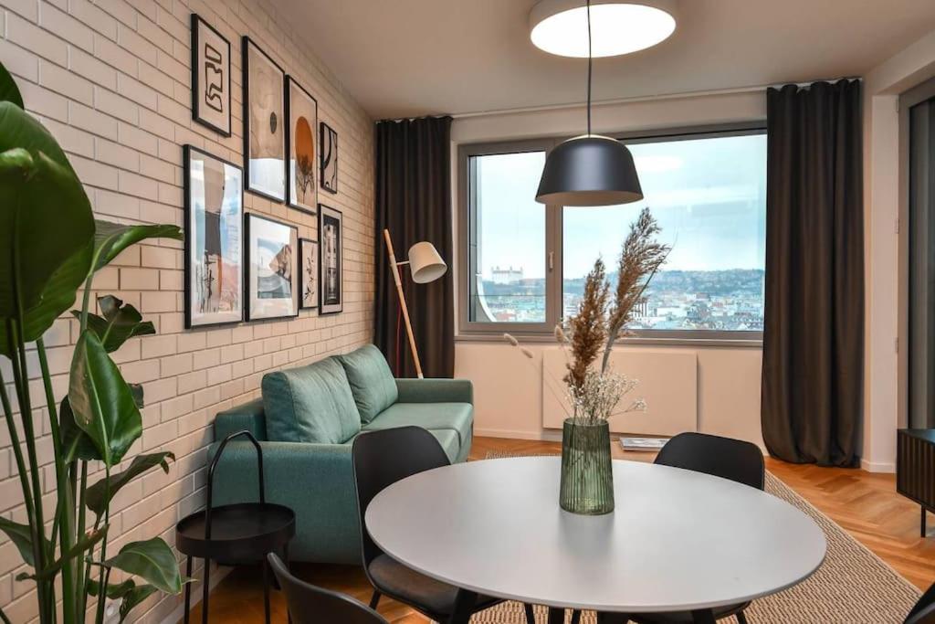ברטיסלאבה Skypark Luxury Apartment With Skyline View & Free Parking מראה חיצוני תמונה